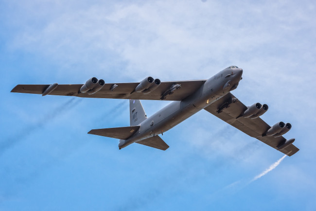 Обои картинки фото b-52, авиация, боевые самолёты, ввс