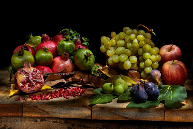 Обои картинки фото еда, фрукты,  ягоды, инжир, гранаты, виноград, яблоки