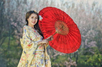 Картинка девушки -+азиатки кимоно зонт сад улыбка