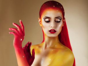 Картинка девушки -unsort+ креатив руки красные волосы ресницы макияж модель девушка