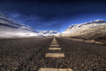 Картинка природа дороги снег горы разметка дорога небо асфальт