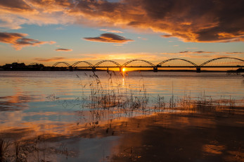 Картинка природа восходы закаты солнце небо озеро облака мост закат