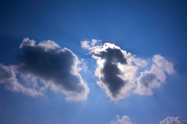 Обои картинки фото природа, облака, небо, свет, тучи, голубой, высота