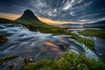 Картинка природа реки озера исландия kirkjufell утро гора река рассвет лето поток