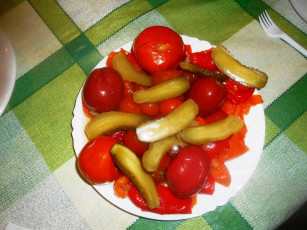 Картинка еда консервация соленья огурцы помидоры томаты