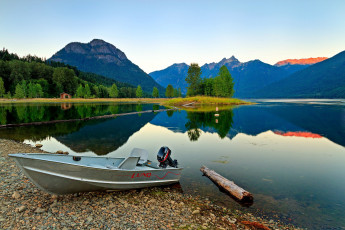 Картинка корабли моторные+лодки моторная лодка озеро горы