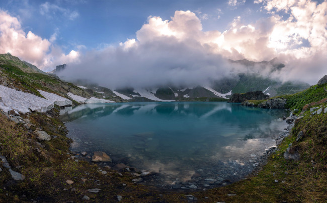 Обои картинки фото природа, реки, озера, озеро, горы, облака, туман