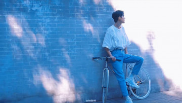 обоя мужчины, xiao zhan, актер, стена, велосипед