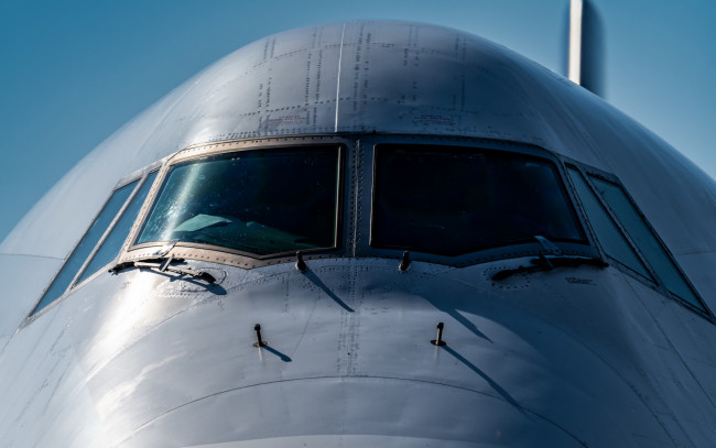 Обои картинки фото авиация, кабина пилотов, боинг, 747, кабина, экипажа, фюзеляж, пассажирский, самолет