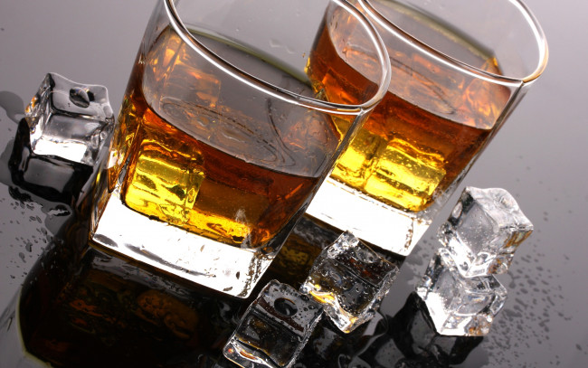 Обои картинки фото whisky, еда, напитки, виски, лед, стаканы, whiskey