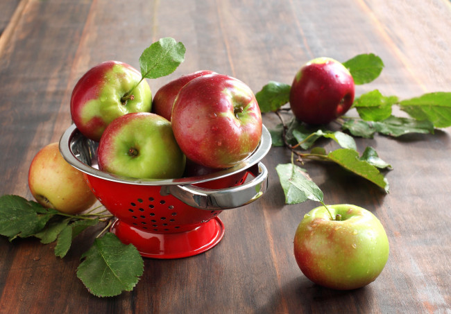 Обои картинки фото еда, Яблоки, капли, плоды