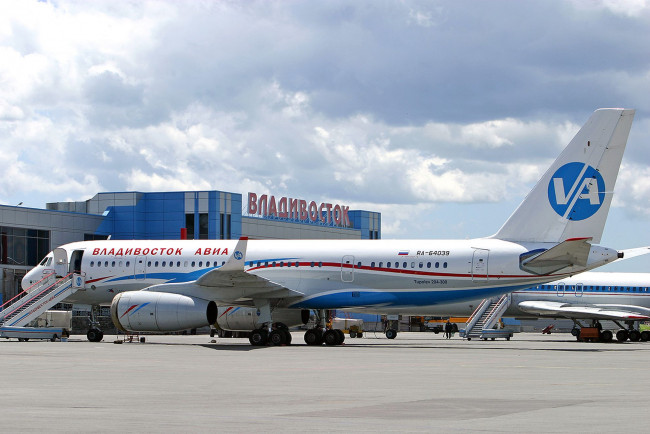 Обои картинки фото ту-204, авиация, пассажирские самолёты, самолёт, аэропорт