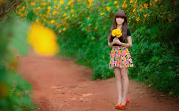 Картинка девушки -+азиатки цветы мини юбка