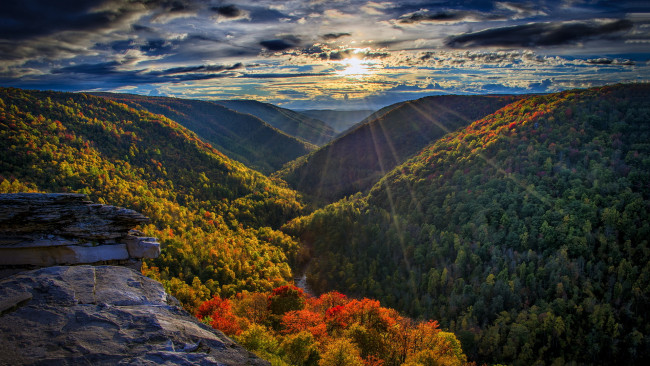 Обои картинки фото природа, горы, лес, осень, лучи