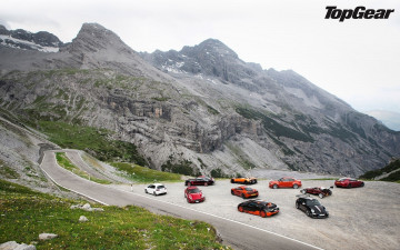Картинка автомобили разные вместе шоссе горы суперкары