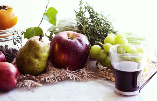 Обои картинки фото еда, фрукты,  ягоды, груша, виноград, яблоко