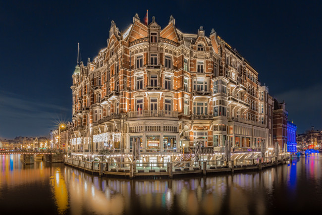 Обои картинки фото hotel de l`europe,  amsterdam, города, амстердам , нидерланды, здание, ночь, вода