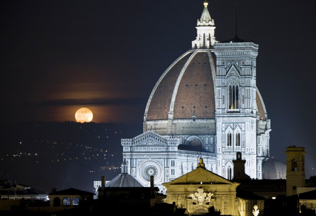 Обои картинки фото санта-мария-дель-фьоре,  флоренция,  италия, города, - католические соборы,  костелы,  аббатства, огни, луна, ночь, собор