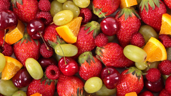 Обои картинки фото еда, фрукты,  ягоды, клубника, виноград, вишни, апельсин