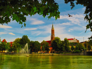Картинка города пейзажи река фонтан здания птица