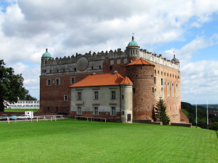 обоя golub-dobrzyn  castle  польша, города, - дворцы,  замки,  крепости, польша, golub-dobrzyn, ландшафт, трава, замок, castle