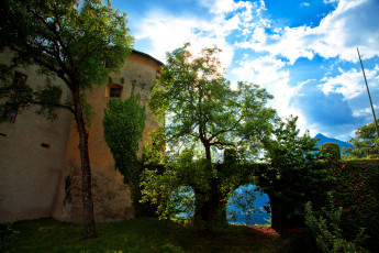 Картинка castle+schenna+италия города -+дворцы +замки +крепости деревья замок италия schenna castle трава