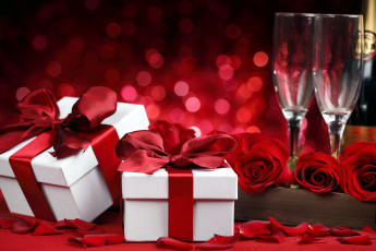 Картинка праздничные подарки+и+коробочки розы лепестки подарки ленты банты