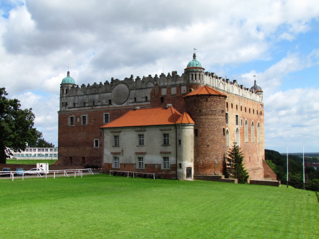 Обои картинки фото golub-dobrzyn  castle  польша, города, - дворцы,  замки,  крепости, польша, golub-dobrzyn, ландшафт, трава, замок, castle