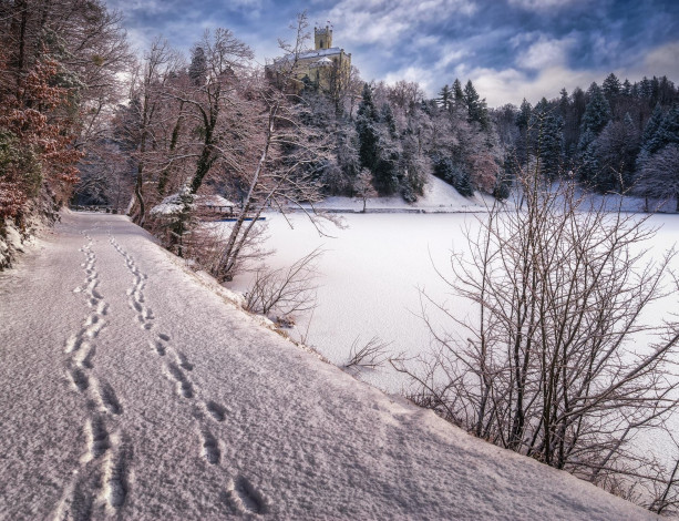Обои картинки фото природа, зима, снег, водоём, croatia, castle, trakoscan