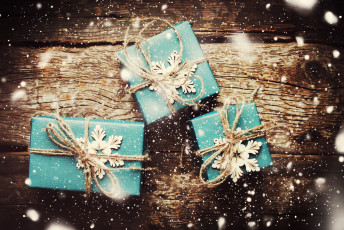 Картинка праздничные подарки+и+коробочки подарки коробки снег
