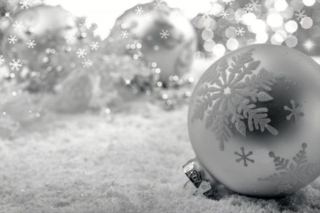 Обои картинки фото праздничные, украшения, шарики, снежинки, снег