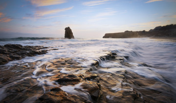 Картинка природа побережье волны скала камни океан