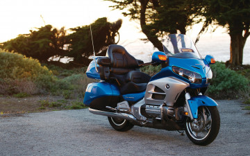 Картинка honda+goldwing+2012 мотоциклы honda хонда золотокрылая синяя закат