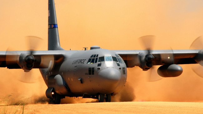 Обои картинки фото авиация, военно-транспортные самолёты, пыль, военный, самолет, c-130, hercules