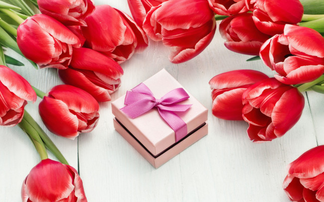 Обои картинки фото праздничные, международный женский день - 8 марта, цветы, red, tulips, тюльпаны, 8, марта, romantic, gift, красные, colorful, love
