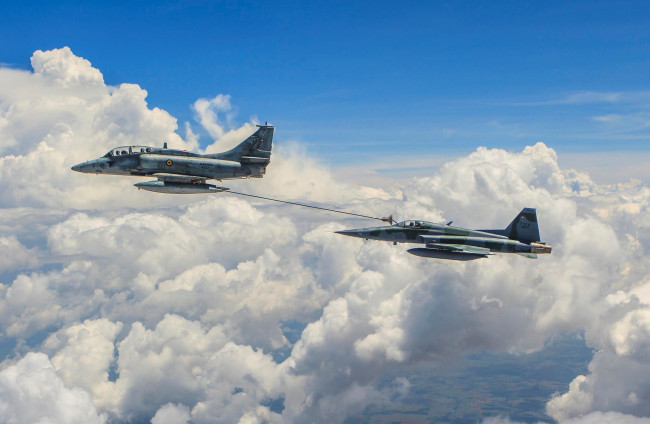 Обои картинки фото авиация, разные вместе, самолёты, облака