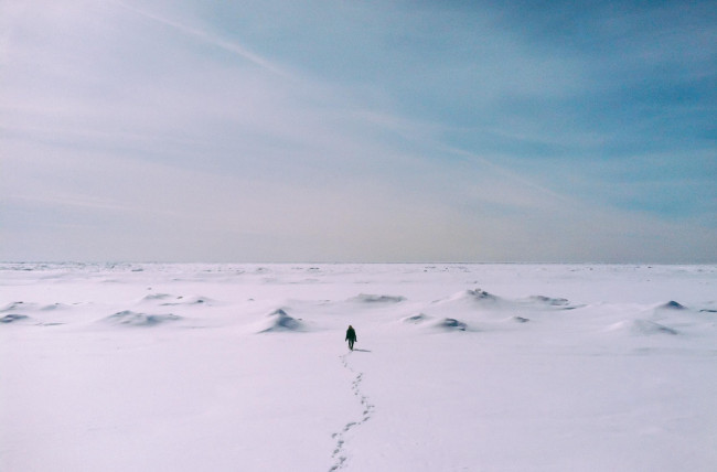 Обои картинки фото природа, зима, небо, следы, человек, снег
