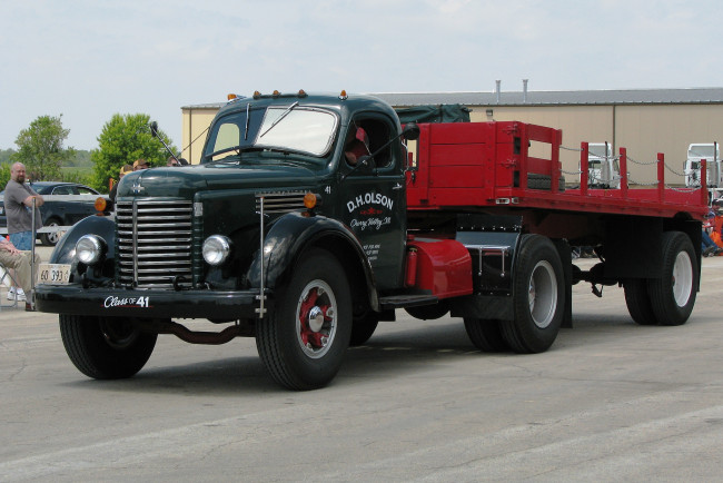 Обои картинки фото 1941 international model k-8, автомобили, international, сша, грузовые, бронеавтомобили, navistar, автобусы