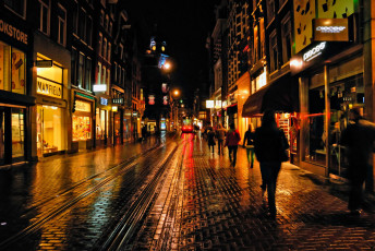 Картинка города -+огни+ночного+города город улица дома огни люди рельсы