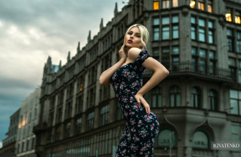 Картинка девушки -+блондинки +светловолосые блондинка платье женщины на природе здание голые плечи сергей игнатенко yuliana miltiadous