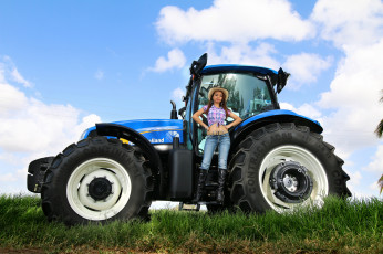 обоя техника, тракторы, девушка, трактор, фермер, джинсы