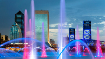 Картинка города -+фонтаны вечер фонтан огни дома сша флорида джексонвиль