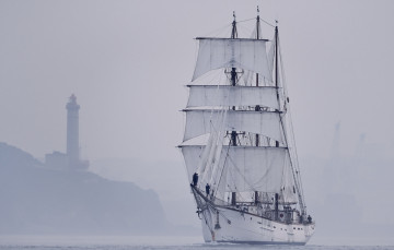 Картинка корабли парусники туман маяк парусник пейзаж море