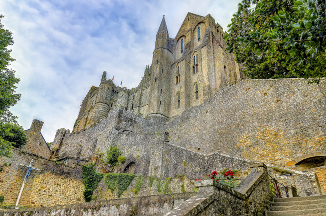 Обои картинки фото abbey of mont saint-michel,  normandy,  france, города, - католические соборы,  костелы,  аббатства, храм, лестница