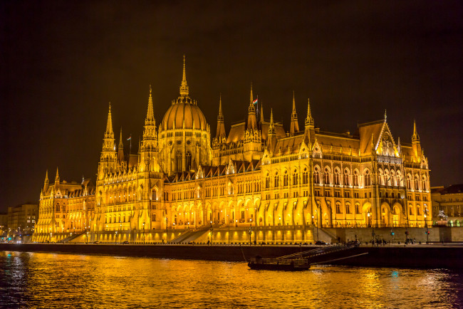 Обои картинки фото budapest, hungary parliament house, города, будапешт , венгрия, дворец, река, ночь