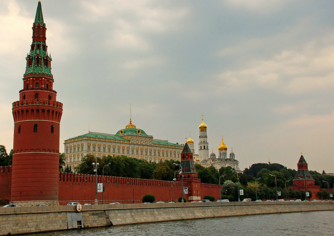 Обои картинки фото kremlin - moscow russia, города, москва , россия, кремль, башня, река