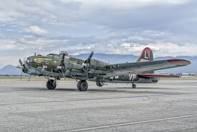 Обои картинки фото b-17g “texas raiders”, авиация, боевые самолёты, бомбардировщик
