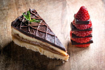 Картинка еда пирожные +кексы +печенье десерт лакомство пирожное шоколад клубника