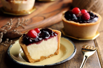 Картинка еда пирожные +кексы +печенье десерт лакомство пирожное ягоды