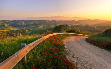 Картинка природа дороги поля цветы пейзаж италия italy abruzzo